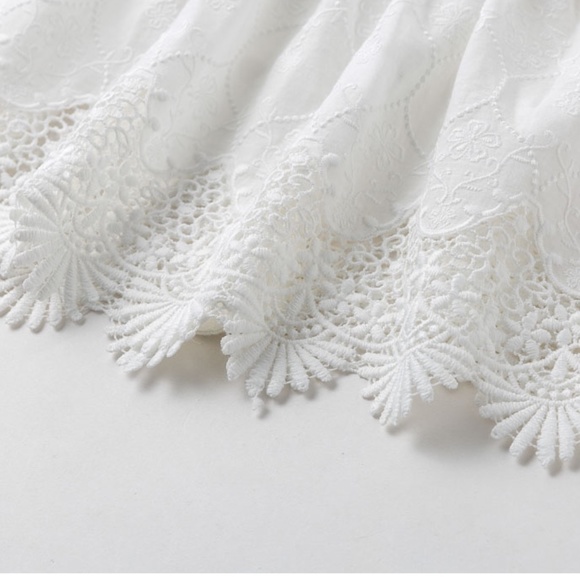 Lace Detailed Backless White Top - Picture 14 of 16